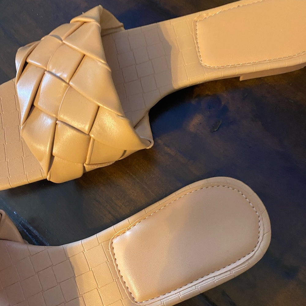Sandals 👡 - Picture 2 of 4